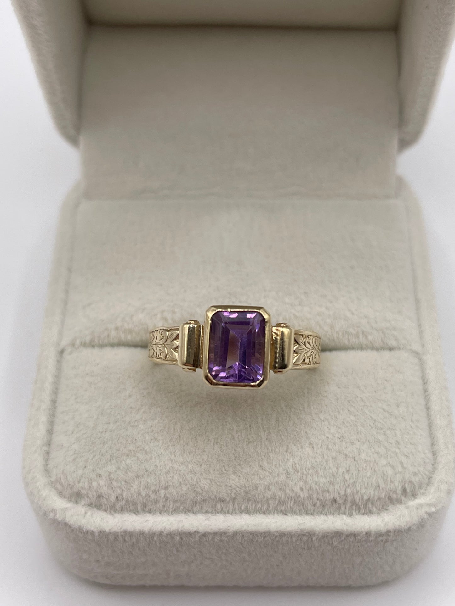 9ct gold amethyst ring