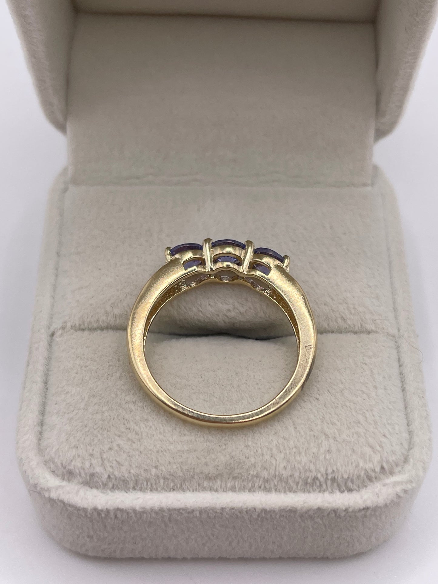 9ct gold tanzanite and diamond ring