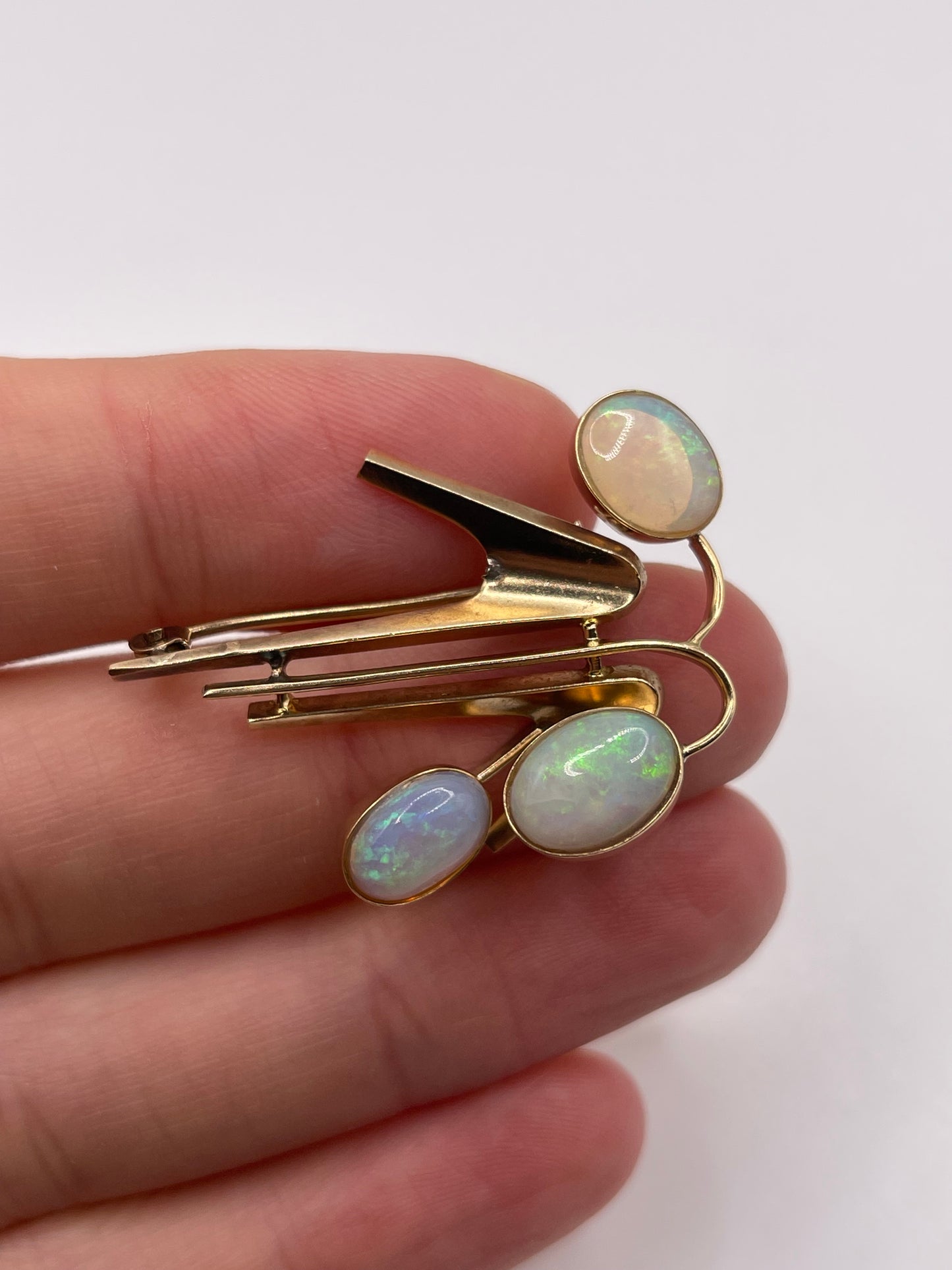 9ct gold opal brooch