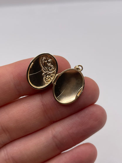 9ct gold locket pendant