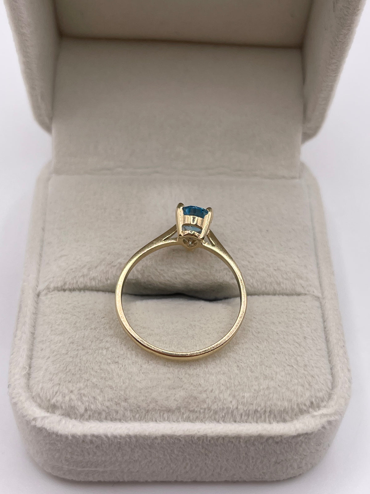 9ct gold topaz ring