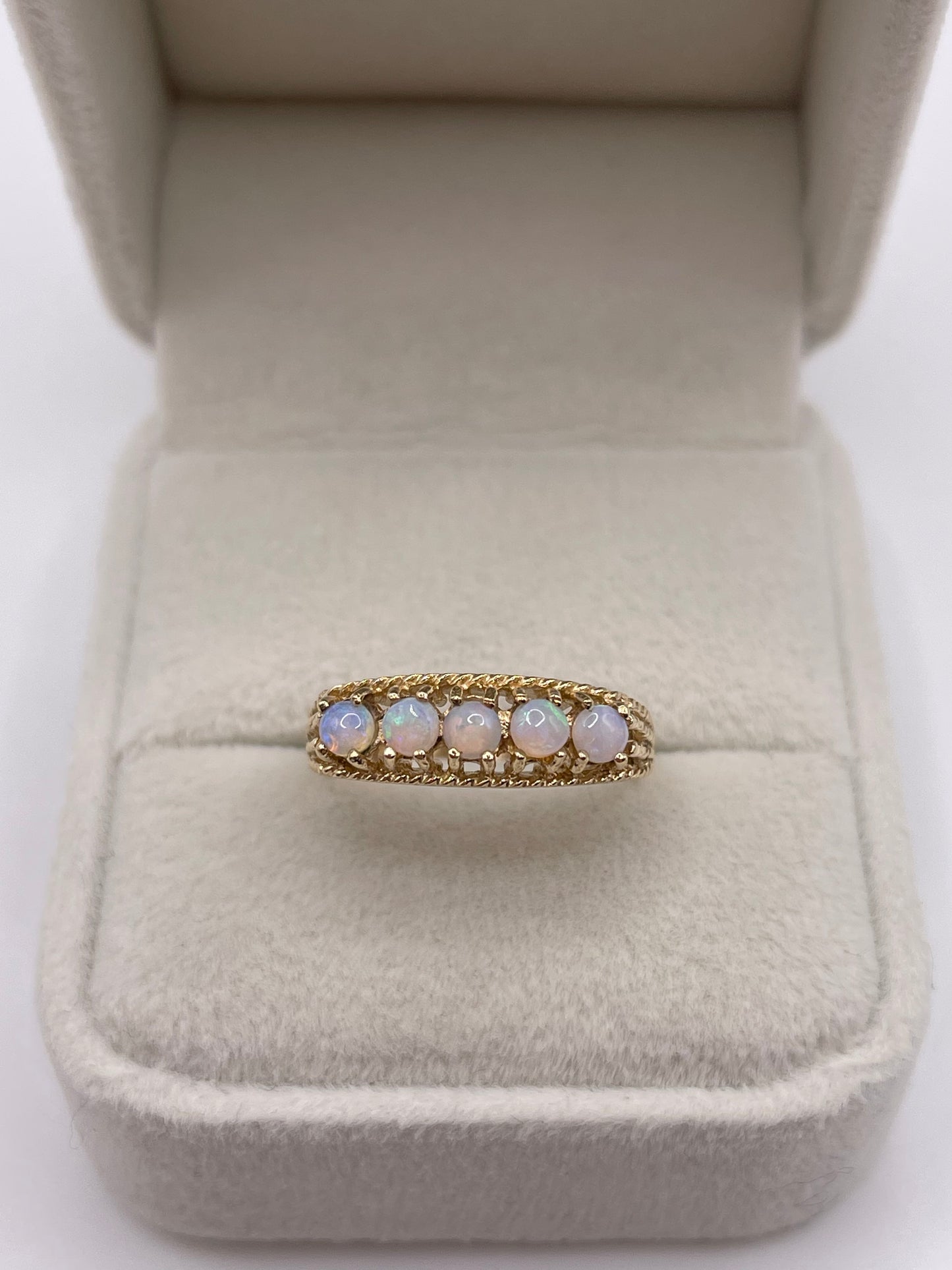 9ct gold opal ring
