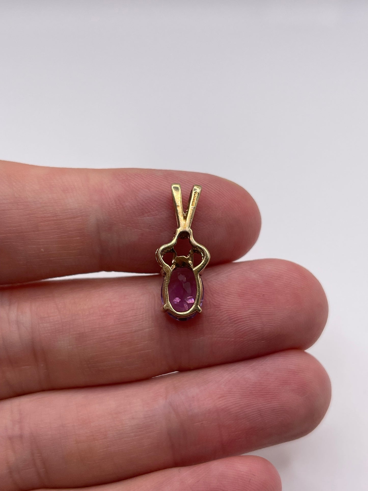 9ct gold amethyst pendant