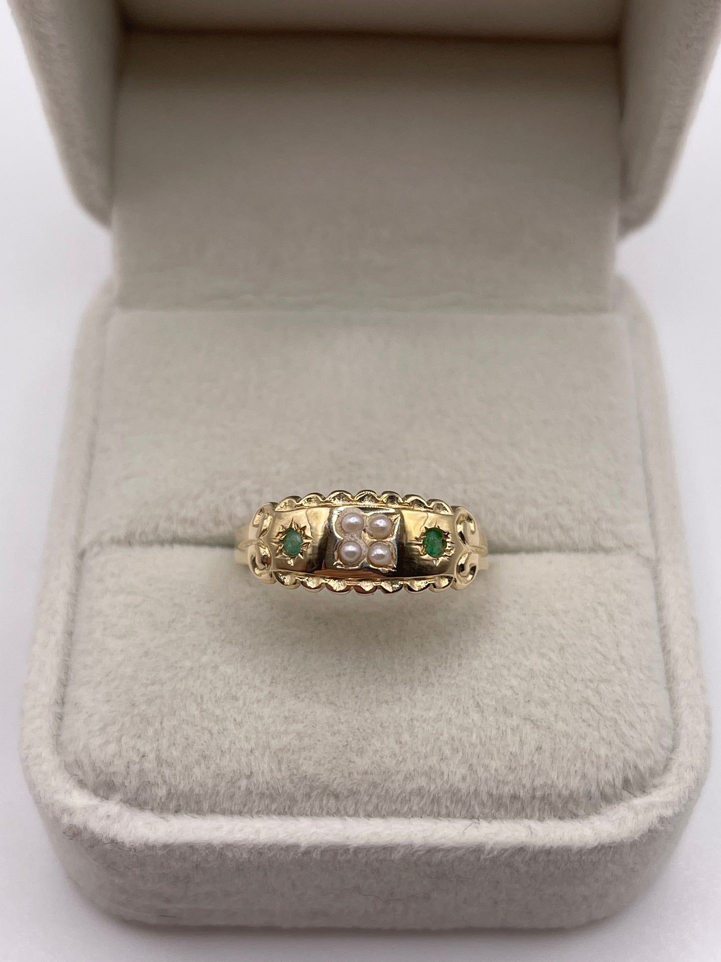 9ct gold emerald and pearl ring