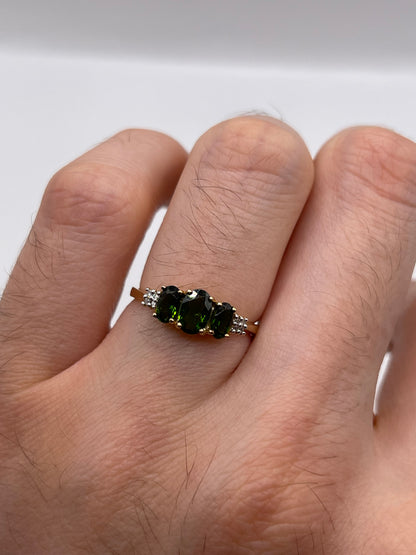 9ct gold diopside and diamond ring