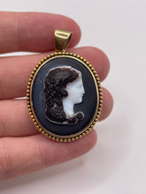Load image into Gallery viewer, 9ct gold cameo pendant
