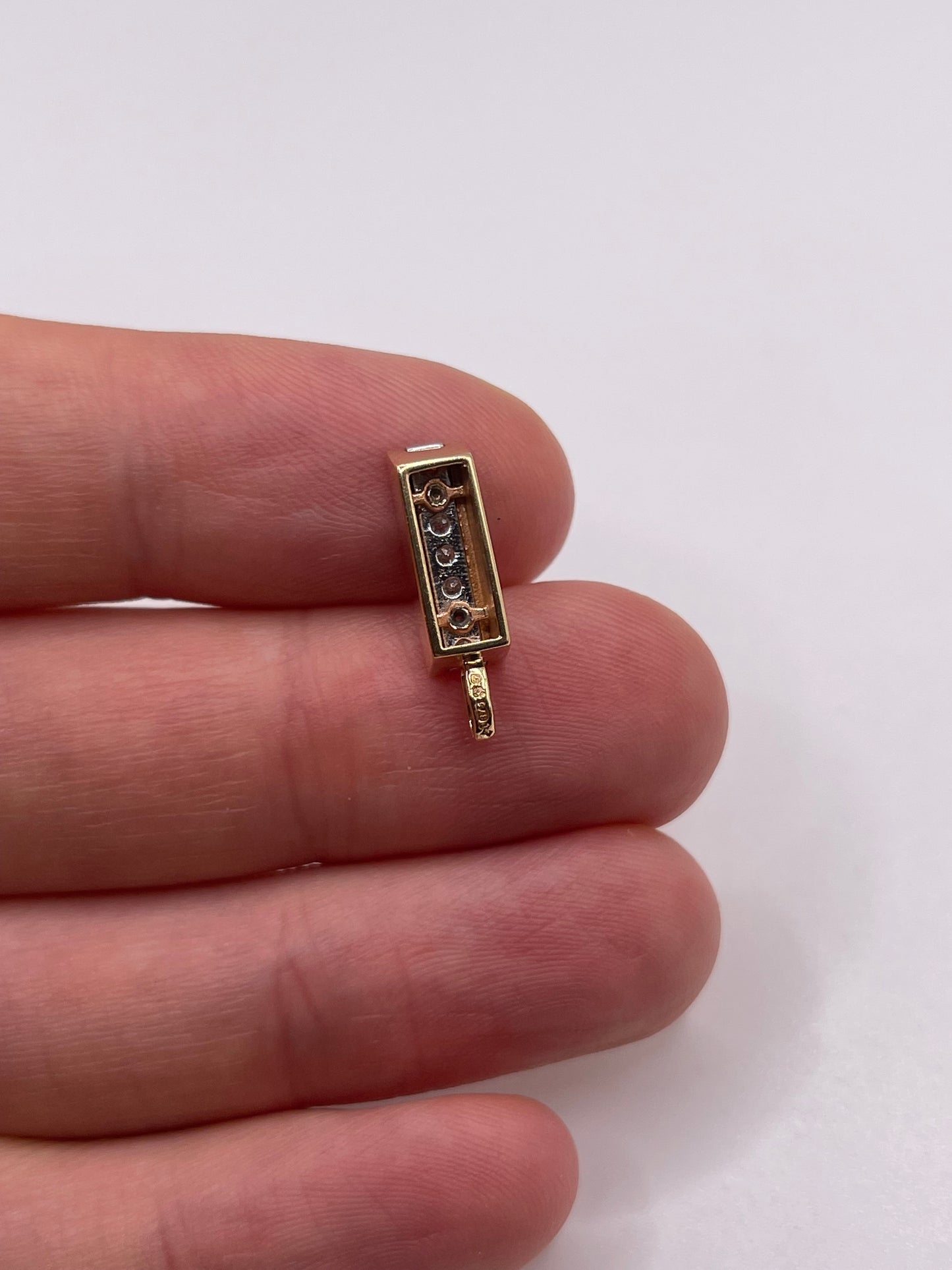 9ct gold diamond pendant