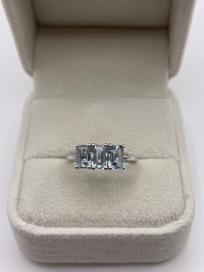 9ct white gold aquamarine ring