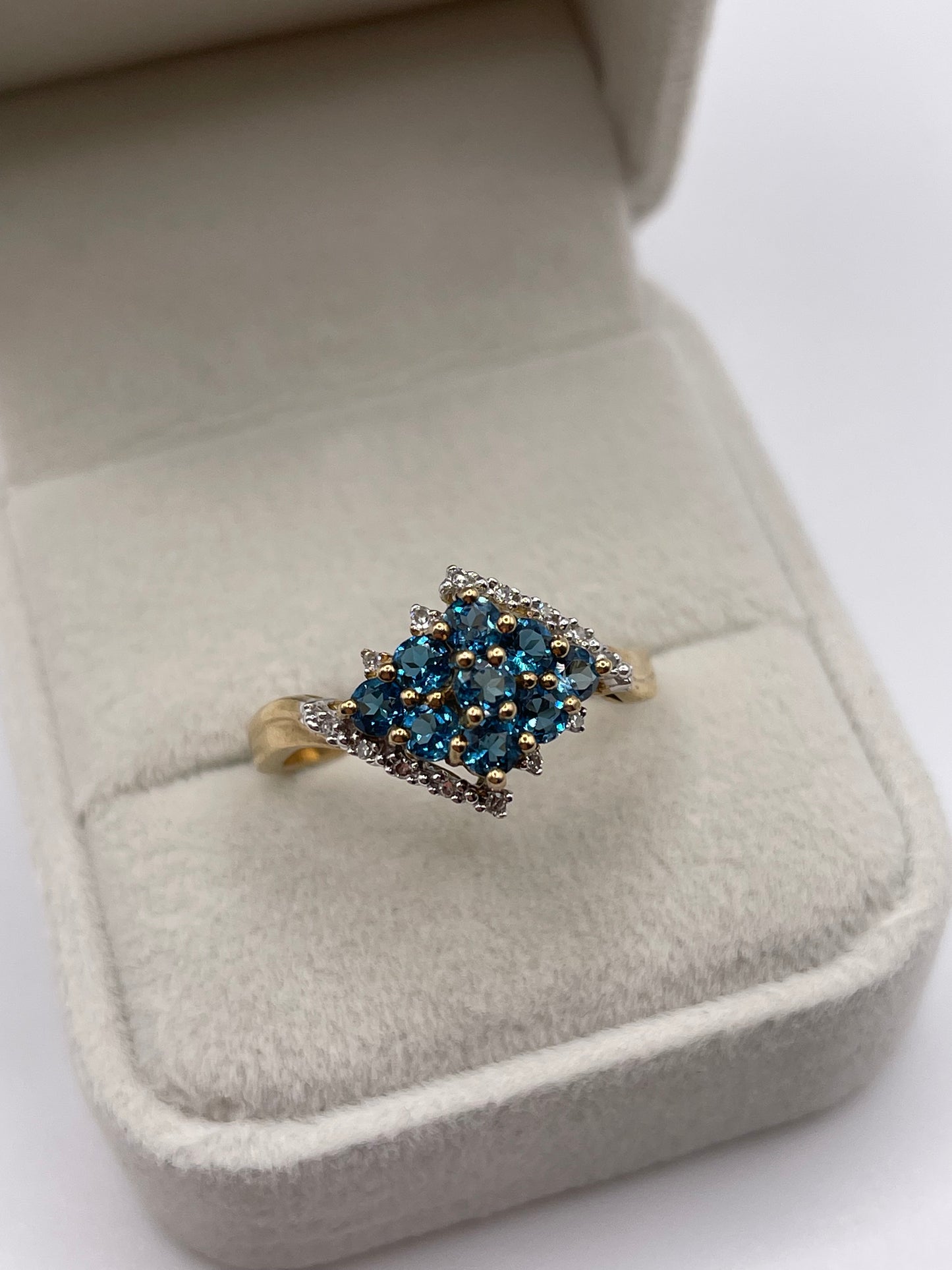 9ct gold topaz and diamond ring