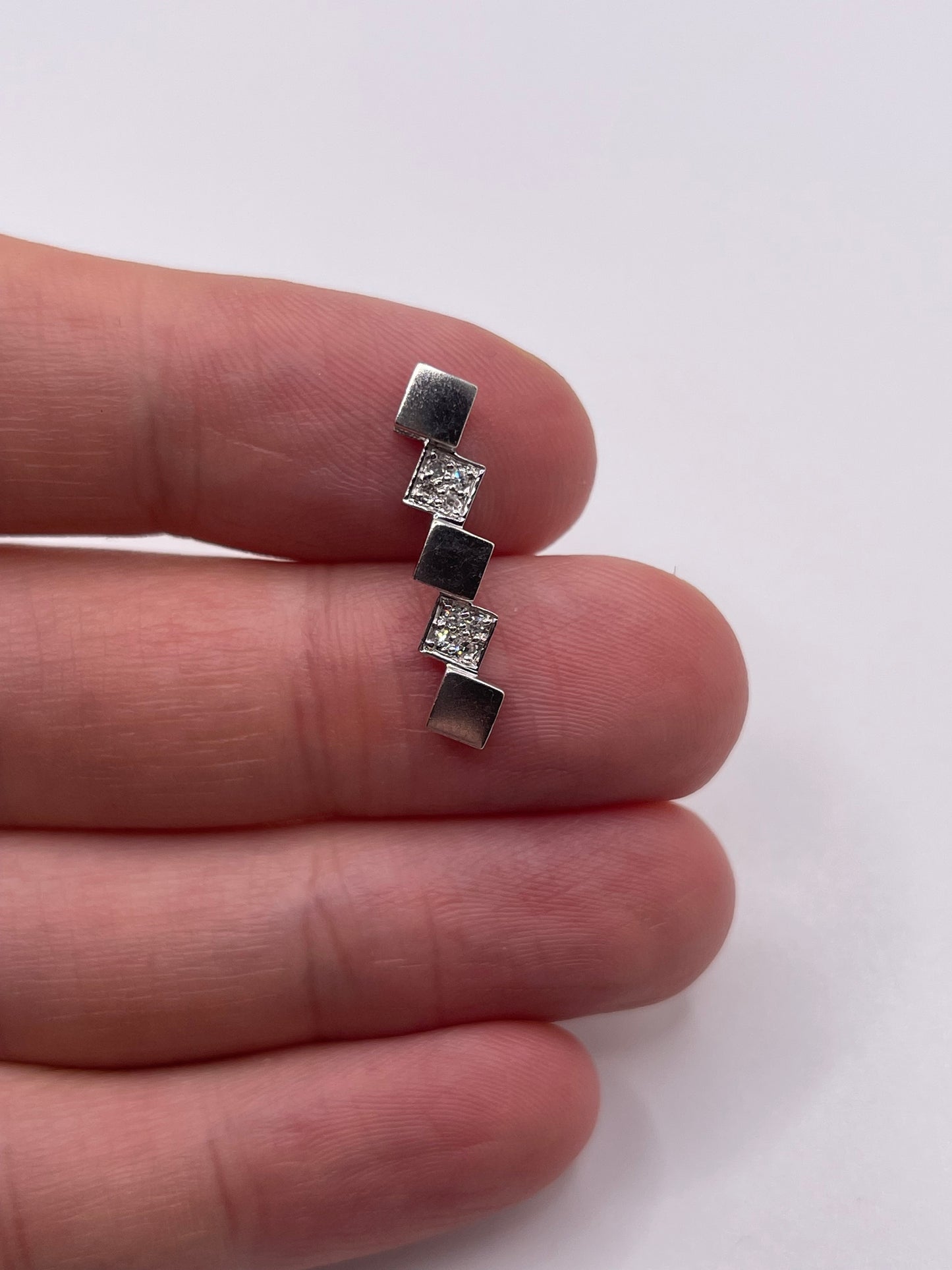 9ct white gold diamond pendant