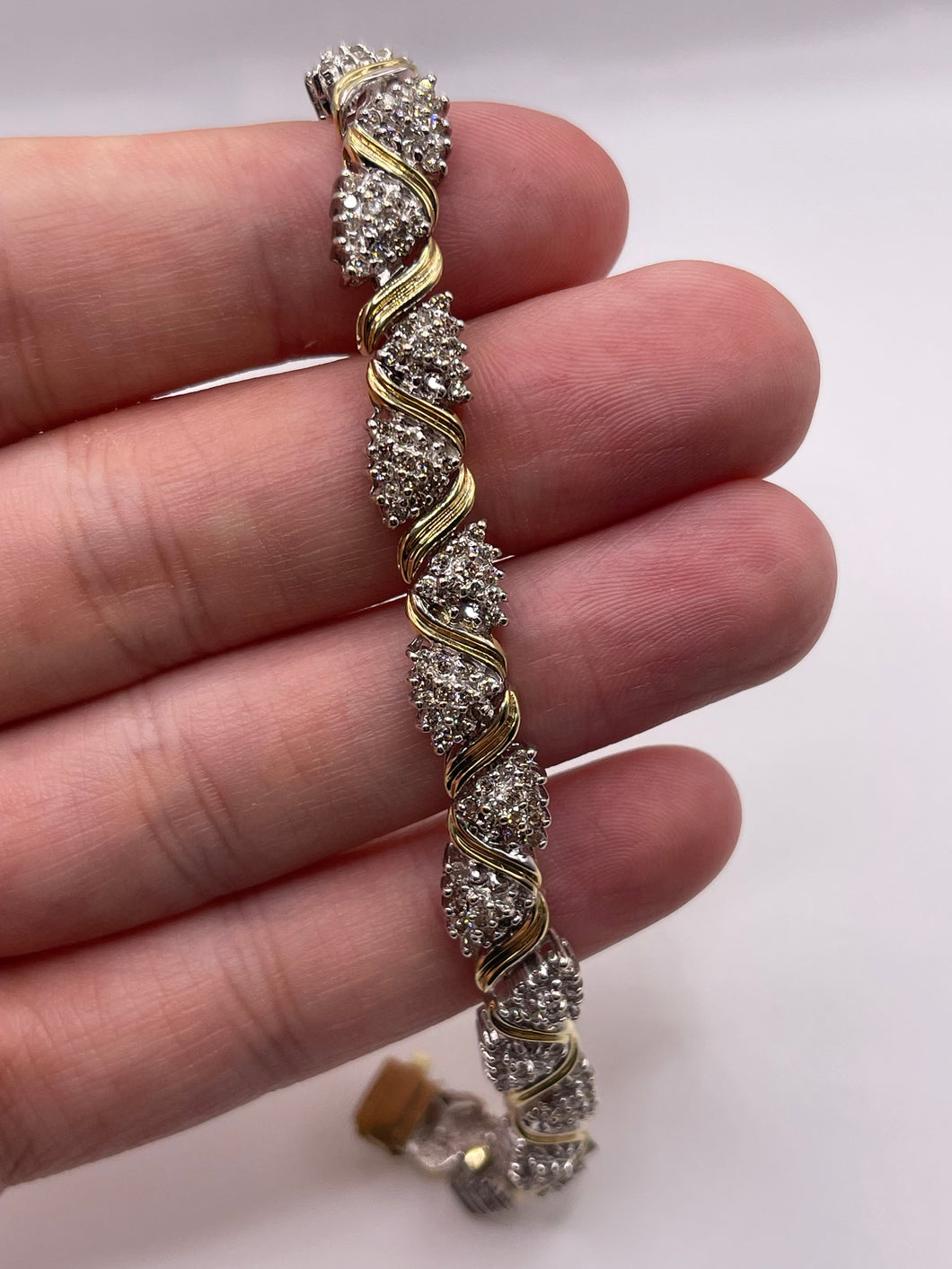 9ct gold 5.5ct diamond bracelet