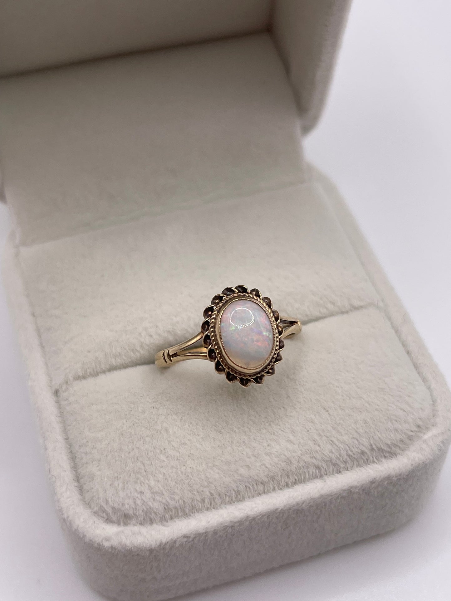 9ct gold opal ring