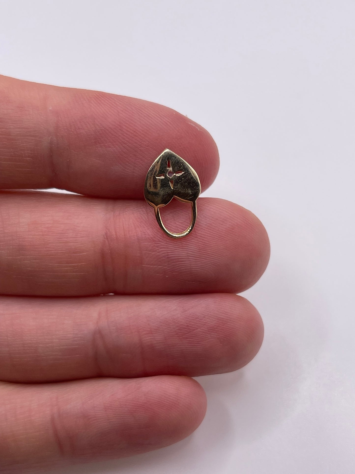 9ct gold opal heart pendant