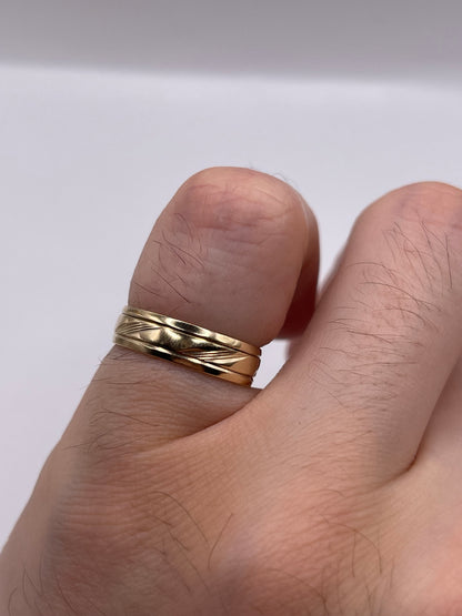 9ct gold patterned band