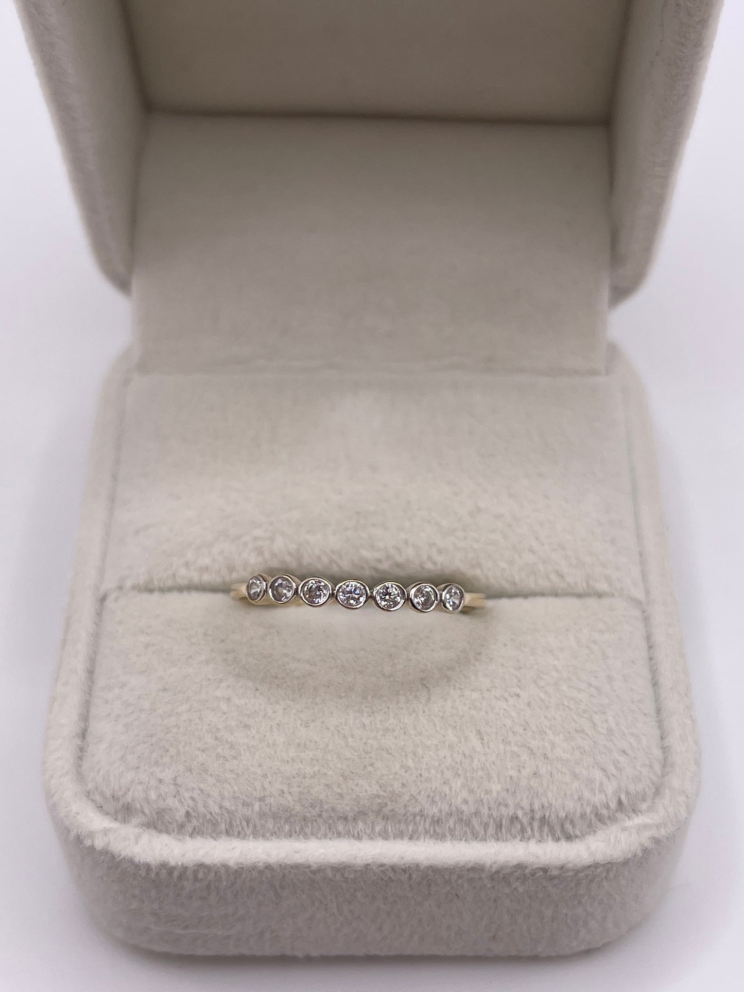 9ct gold cz ring