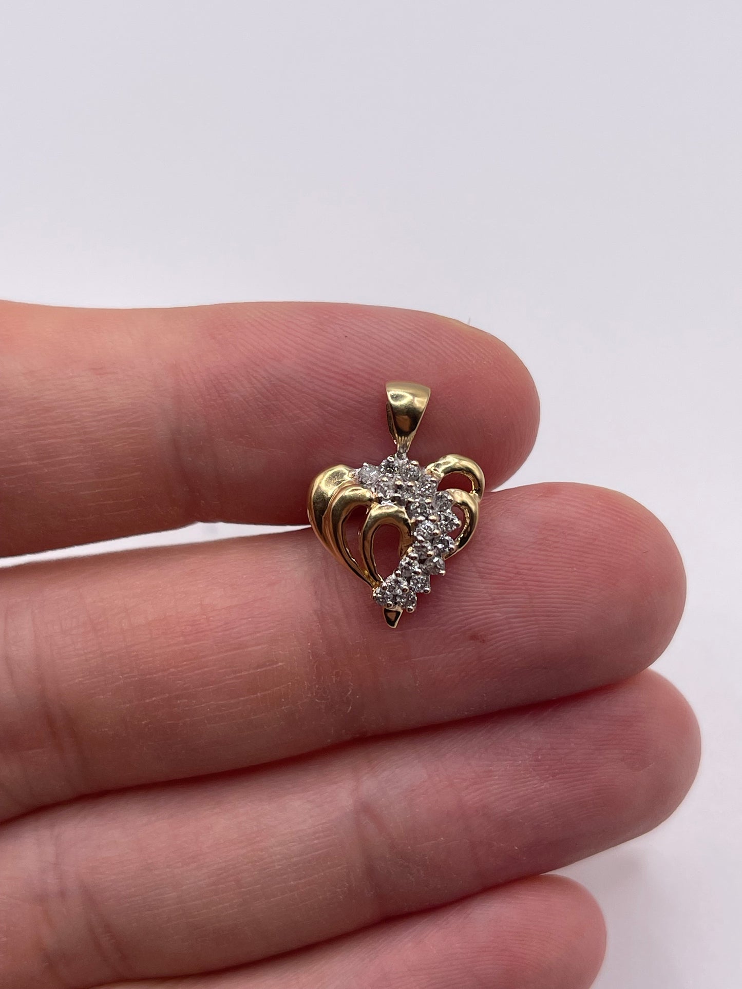 9ct gold diamond heart pendant