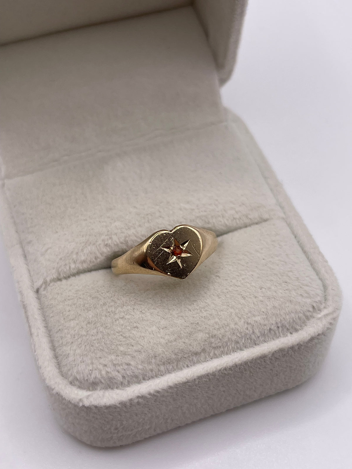 9ct gold garnet heart ring