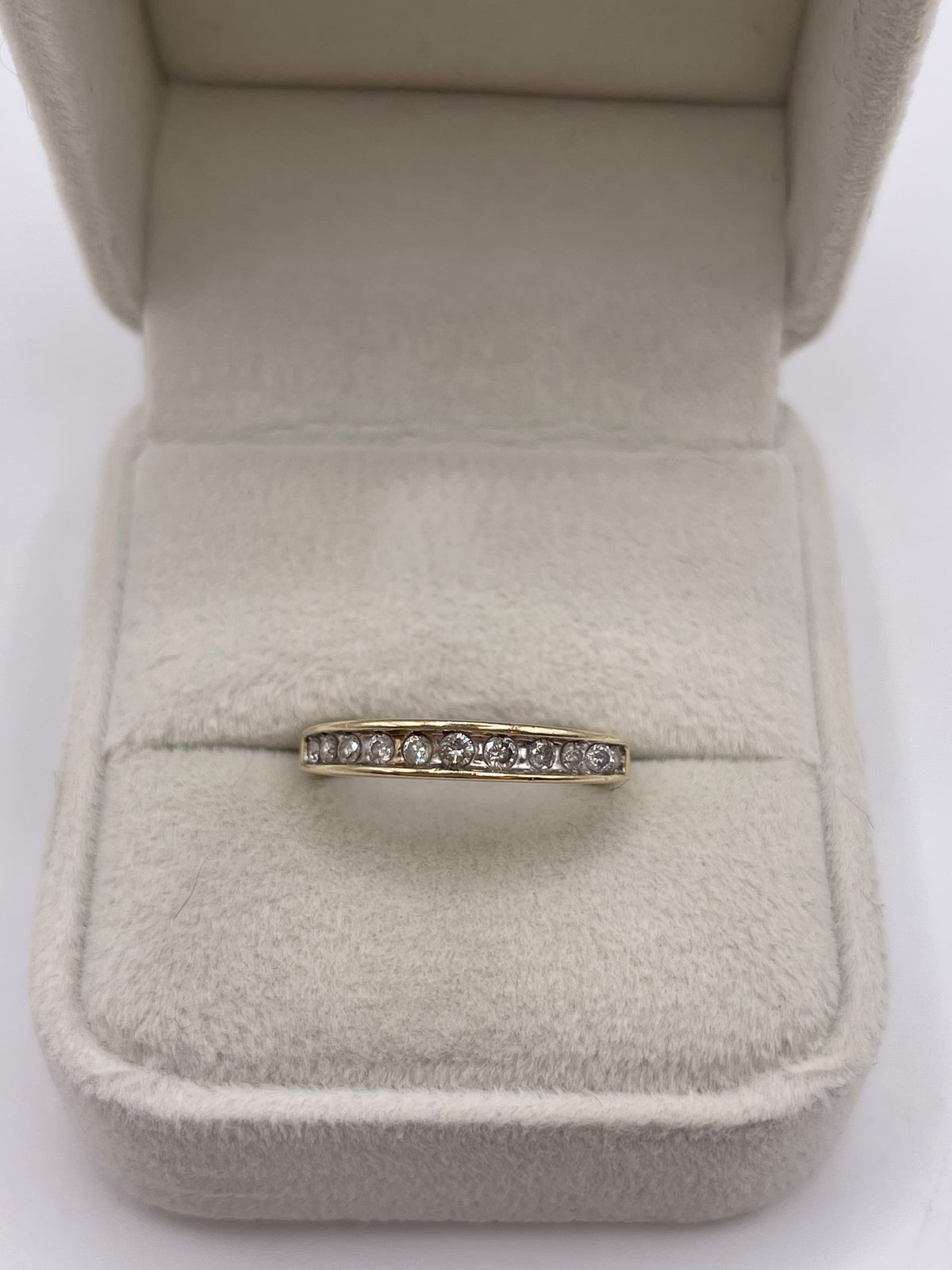 9ct gold diamond ring