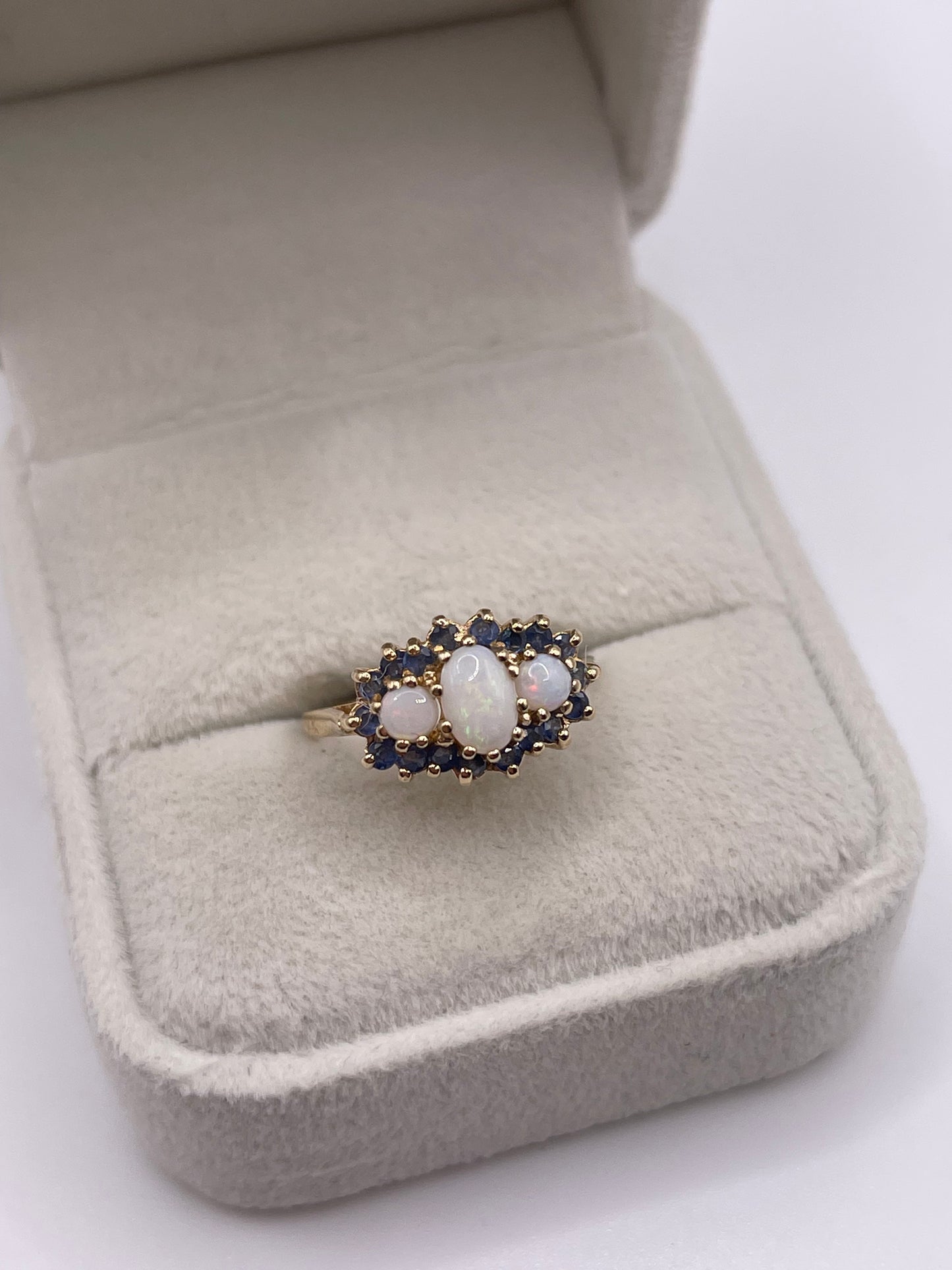 9ct gold sapphire and opal ring