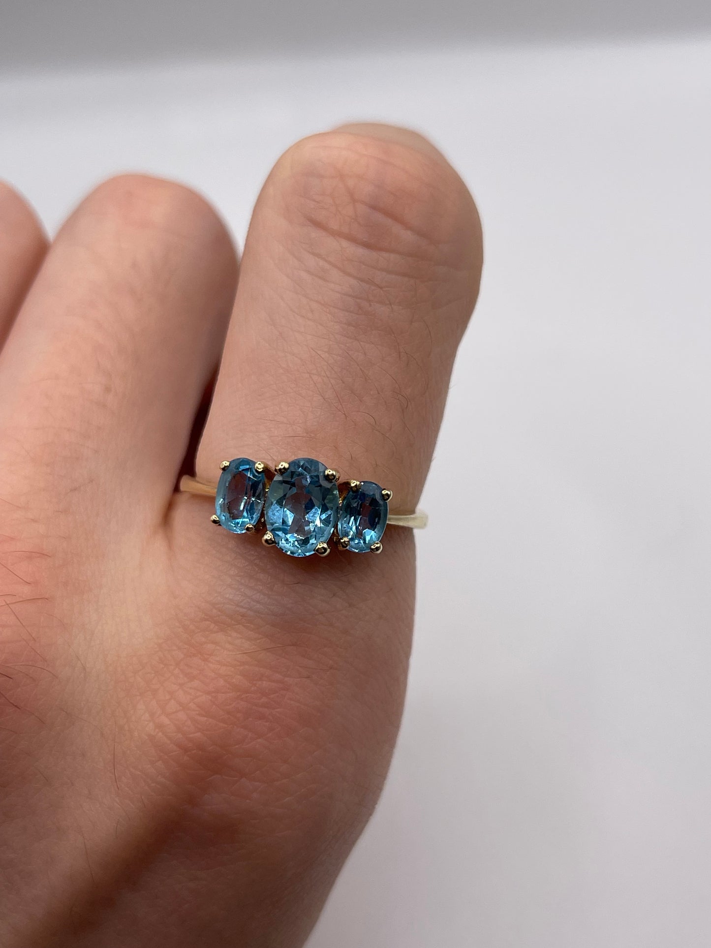 9ct gold blue topaz ring