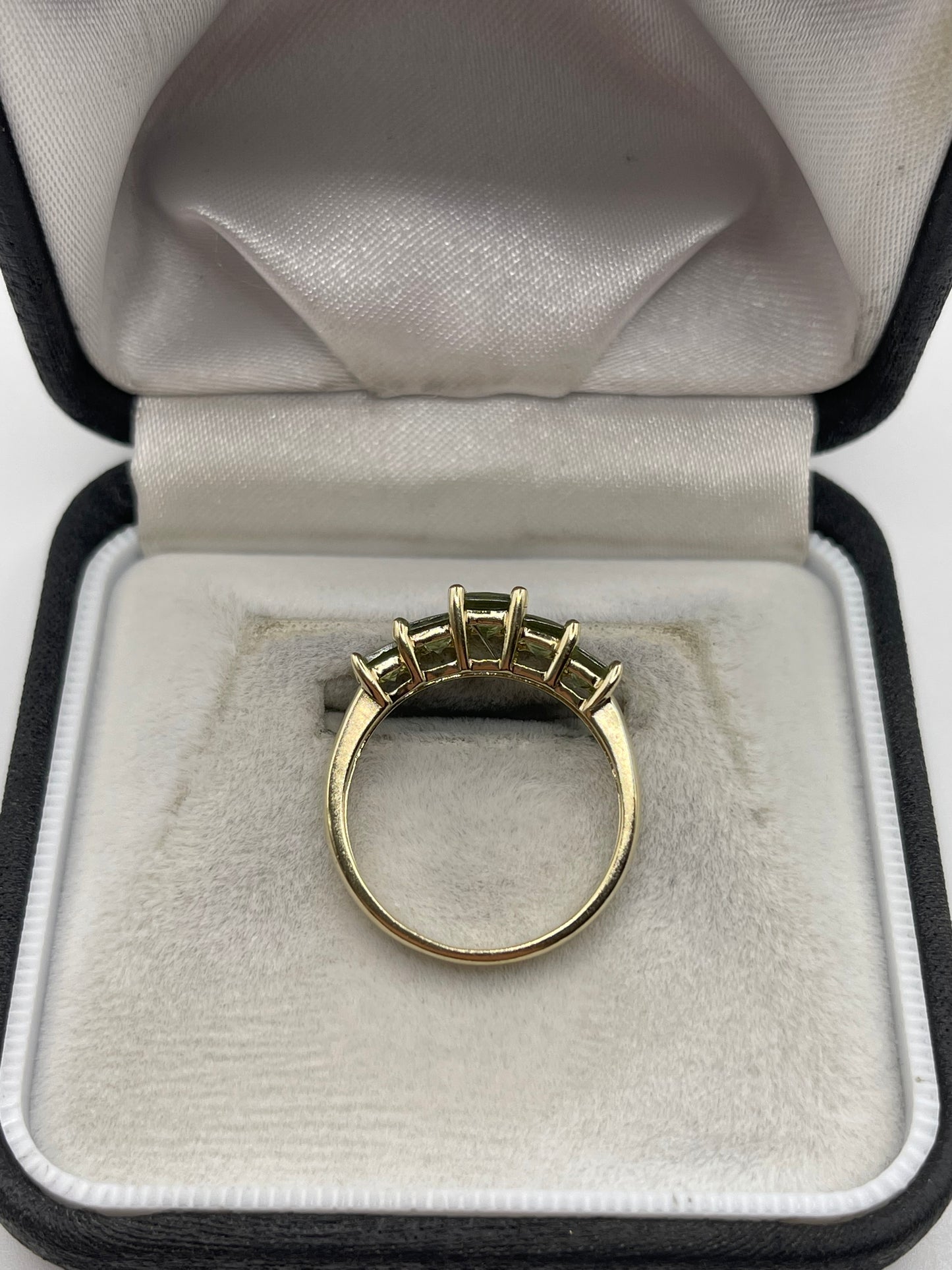 9ct gold quartz ring