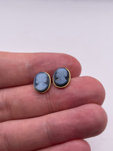 Load image into Gallery viewer, 9ct gold cameo earrings
