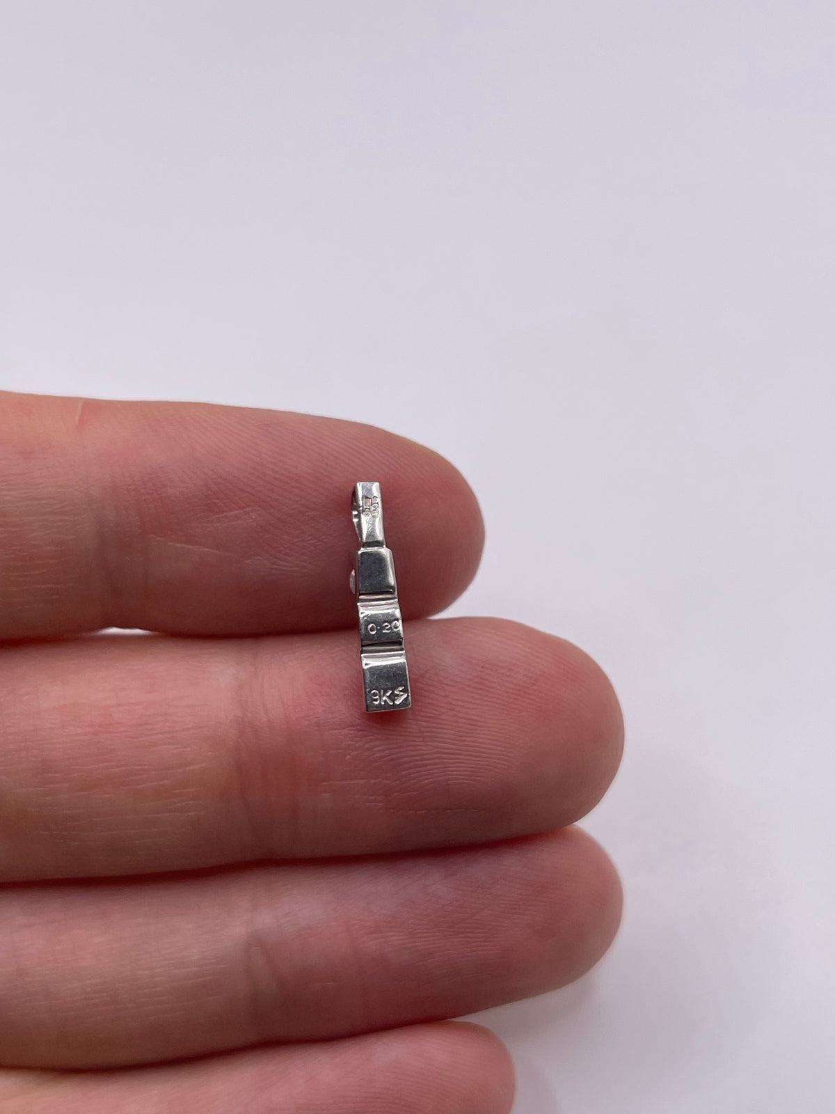 9ct white gold diamond pendant