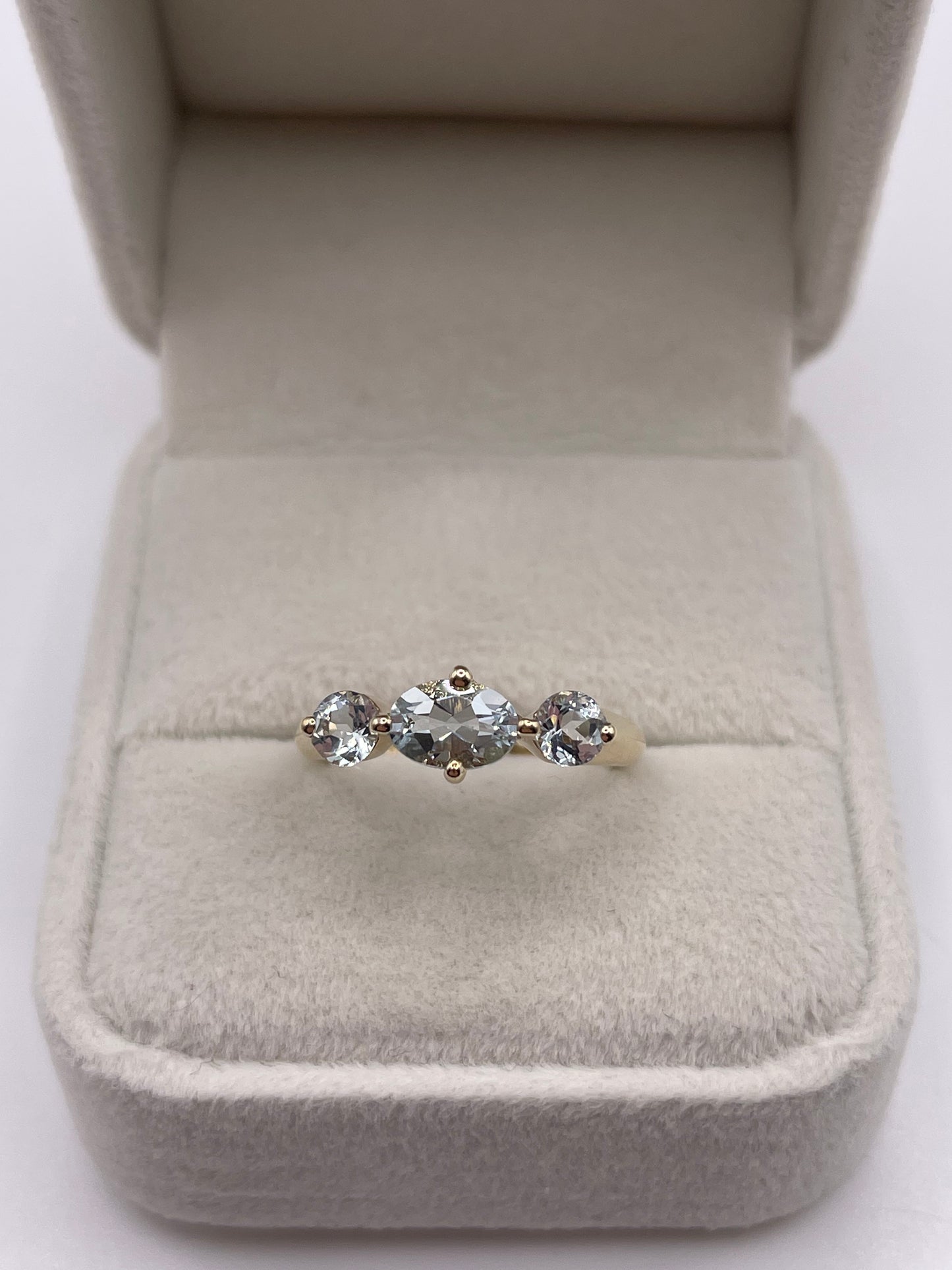 9ct gold aquamarine ring