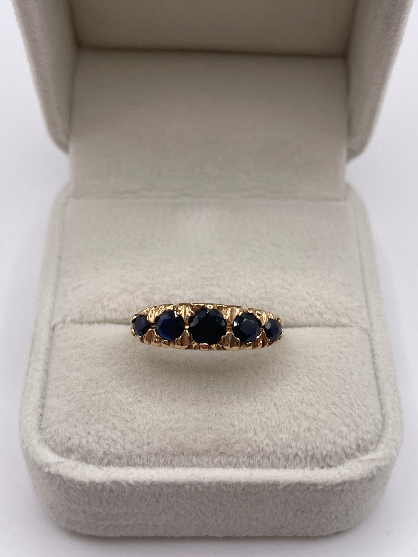 9ct gold sapphire ring