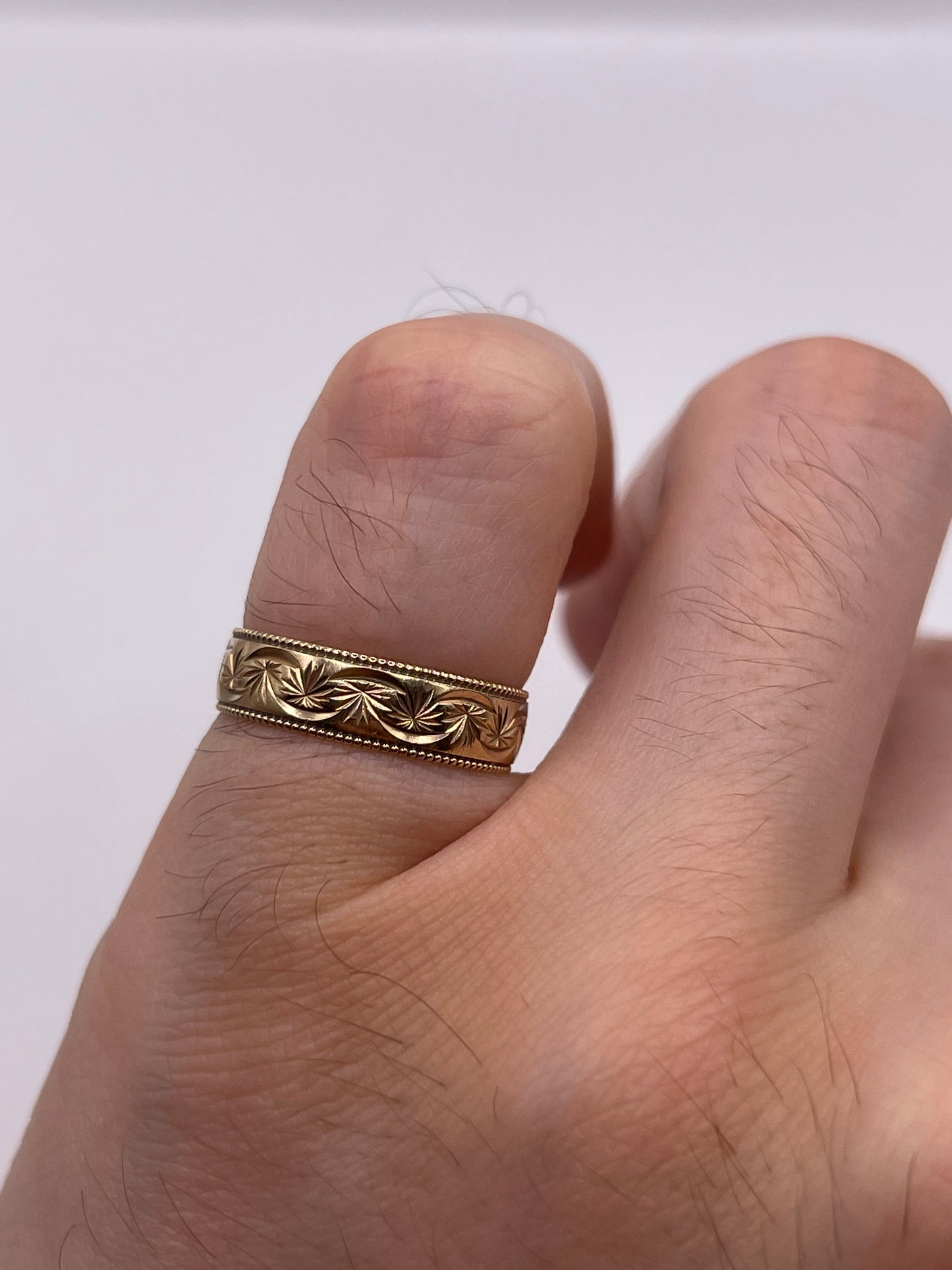 9ct gold patterned ring