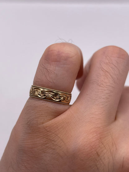 9ct gold patterned ring