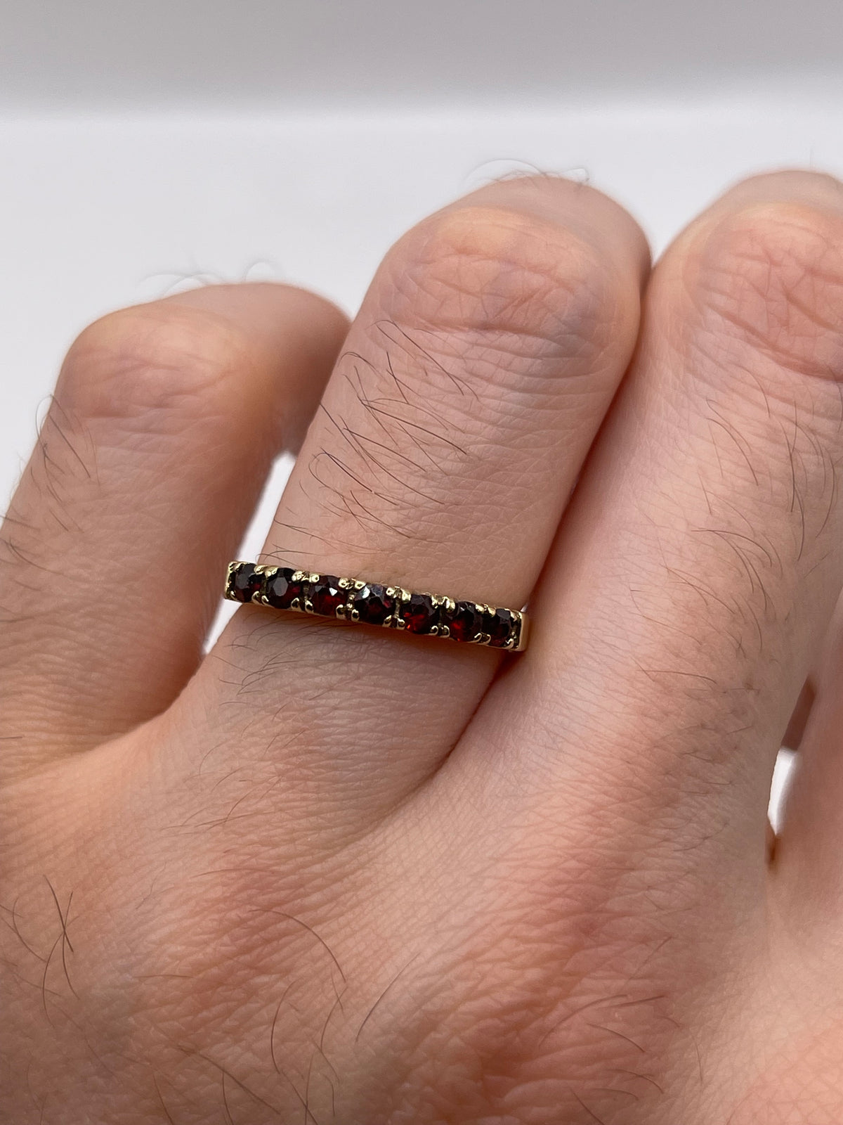 9ct gold garnet ring