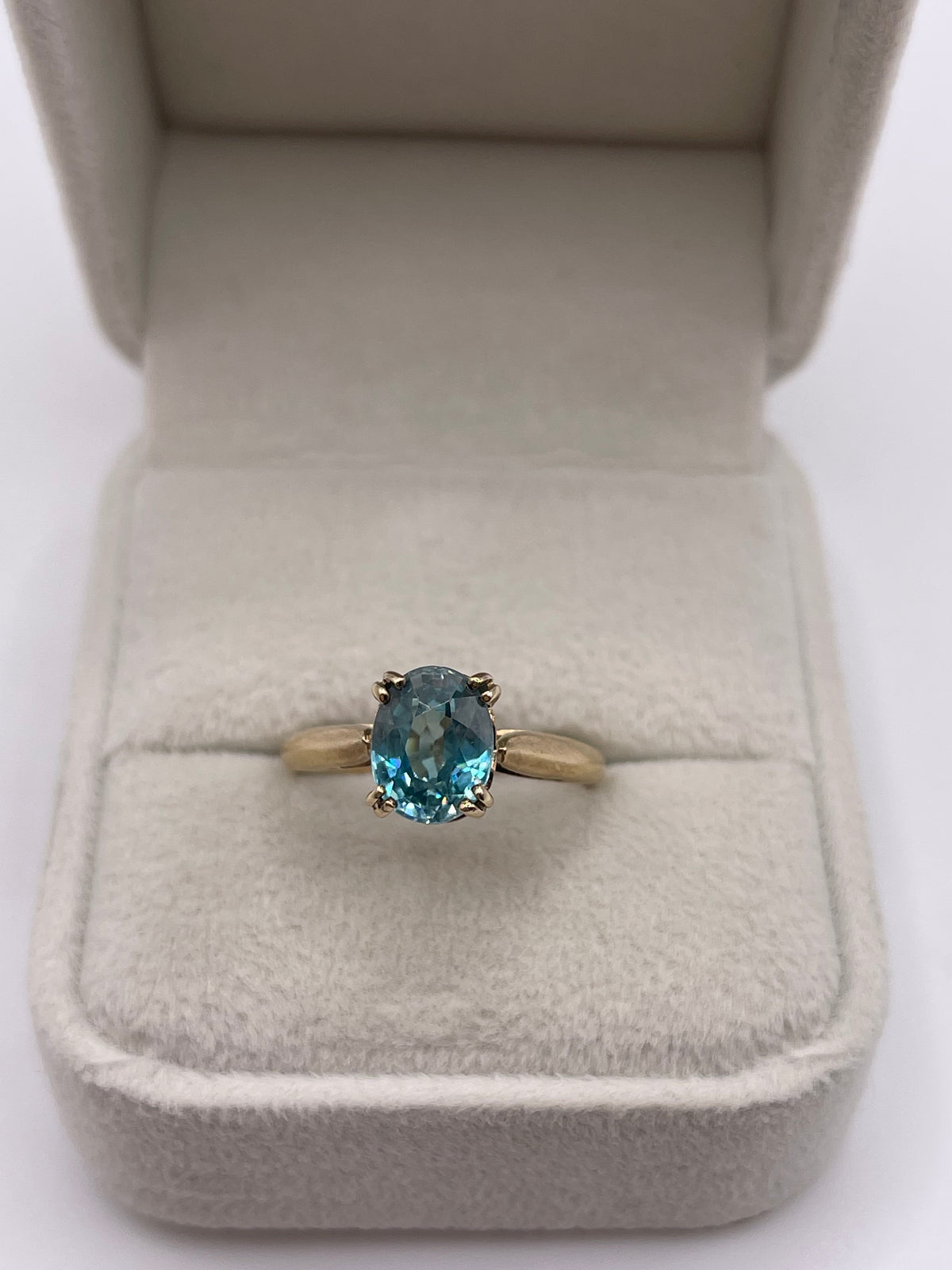 9ct gold blue zircon and diamond ring