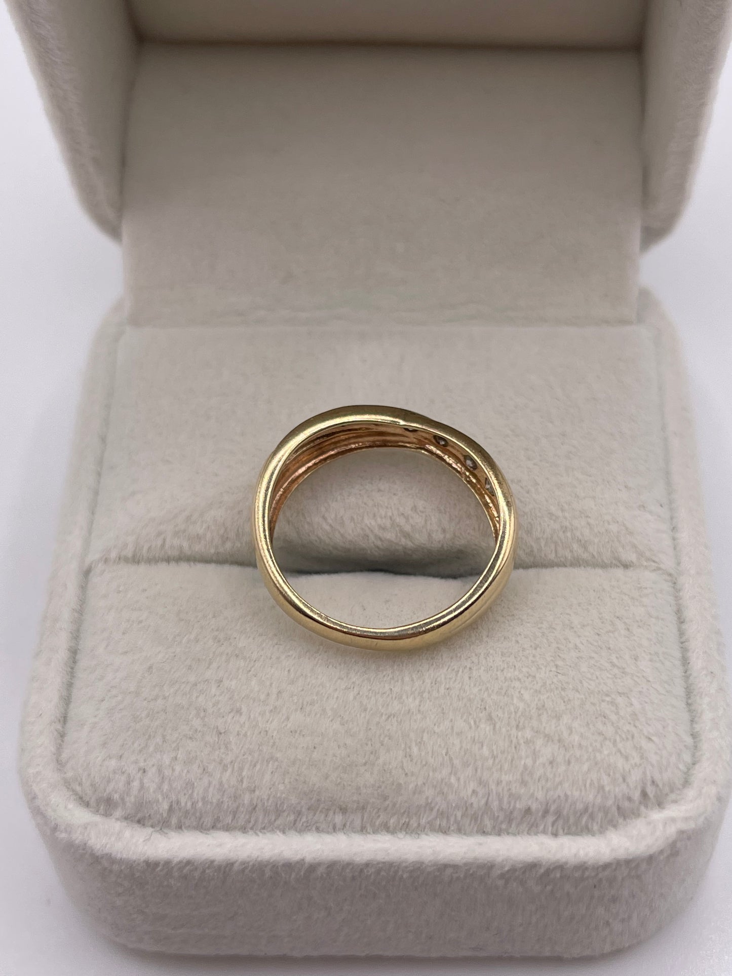 9ct gold diamond ring