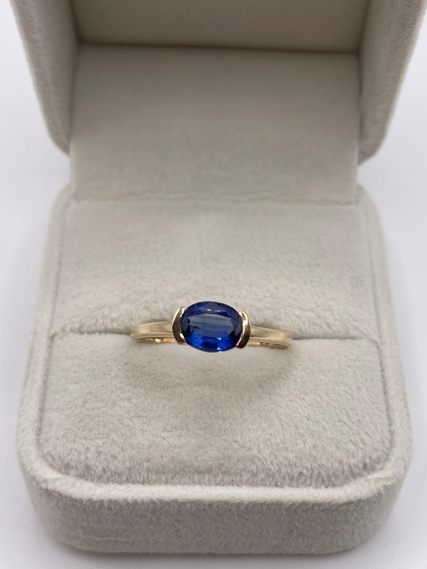 9ct gold kyanite ring