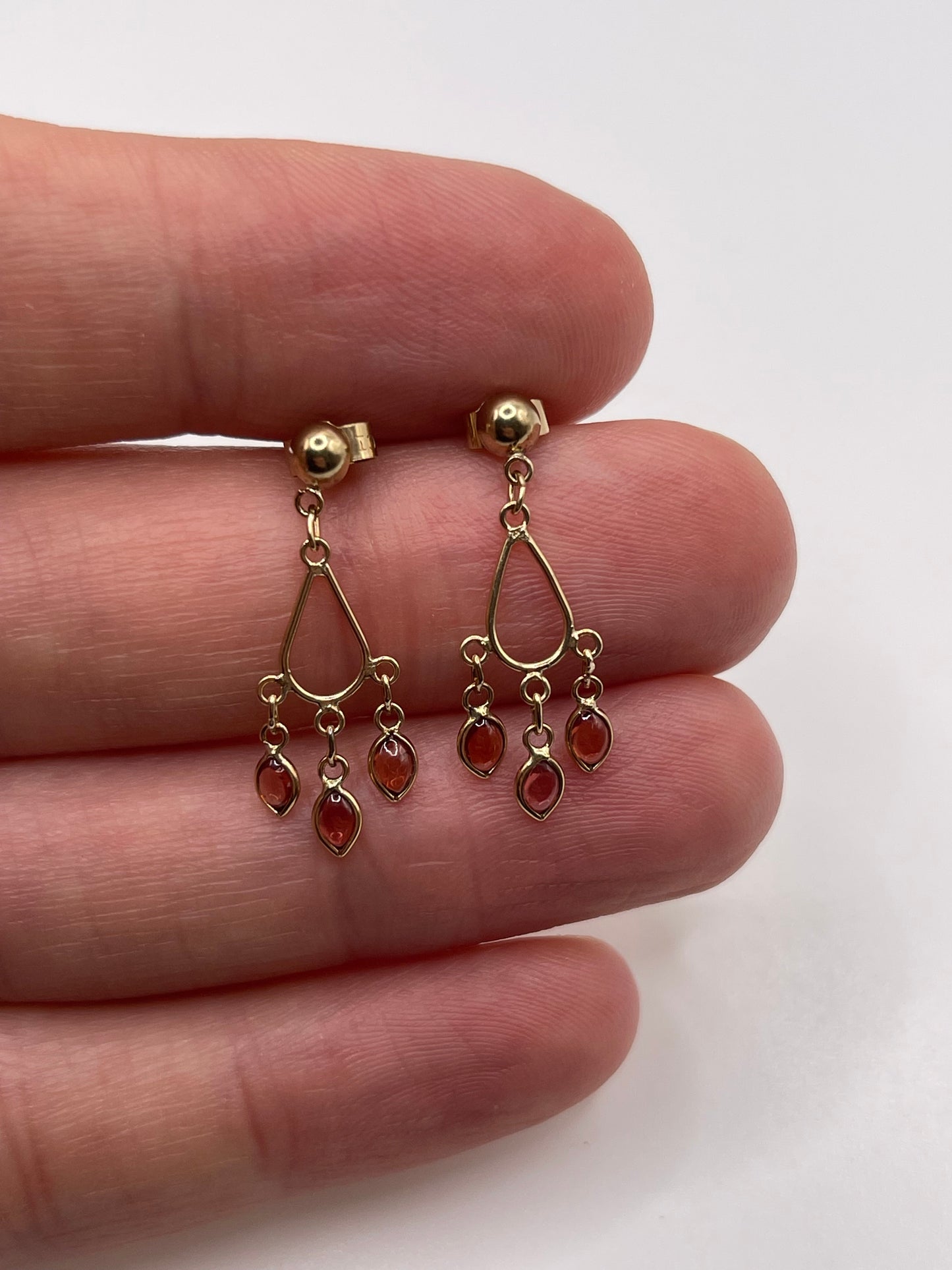 9ct gold garnet earrings