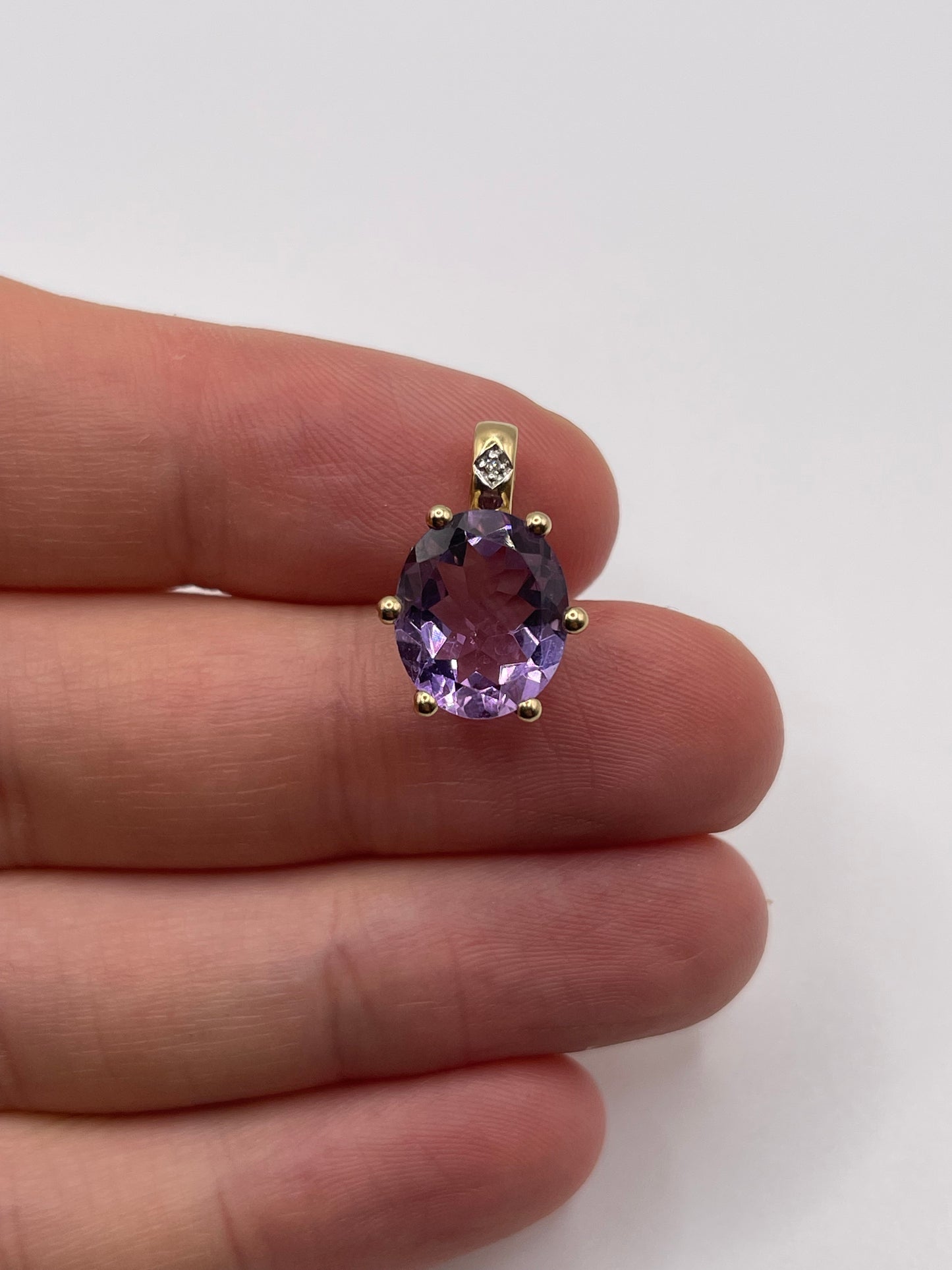 9ct gold amethyst and diamond pendant