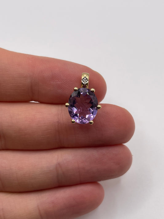 9ct gold amethyst and diamond pendant