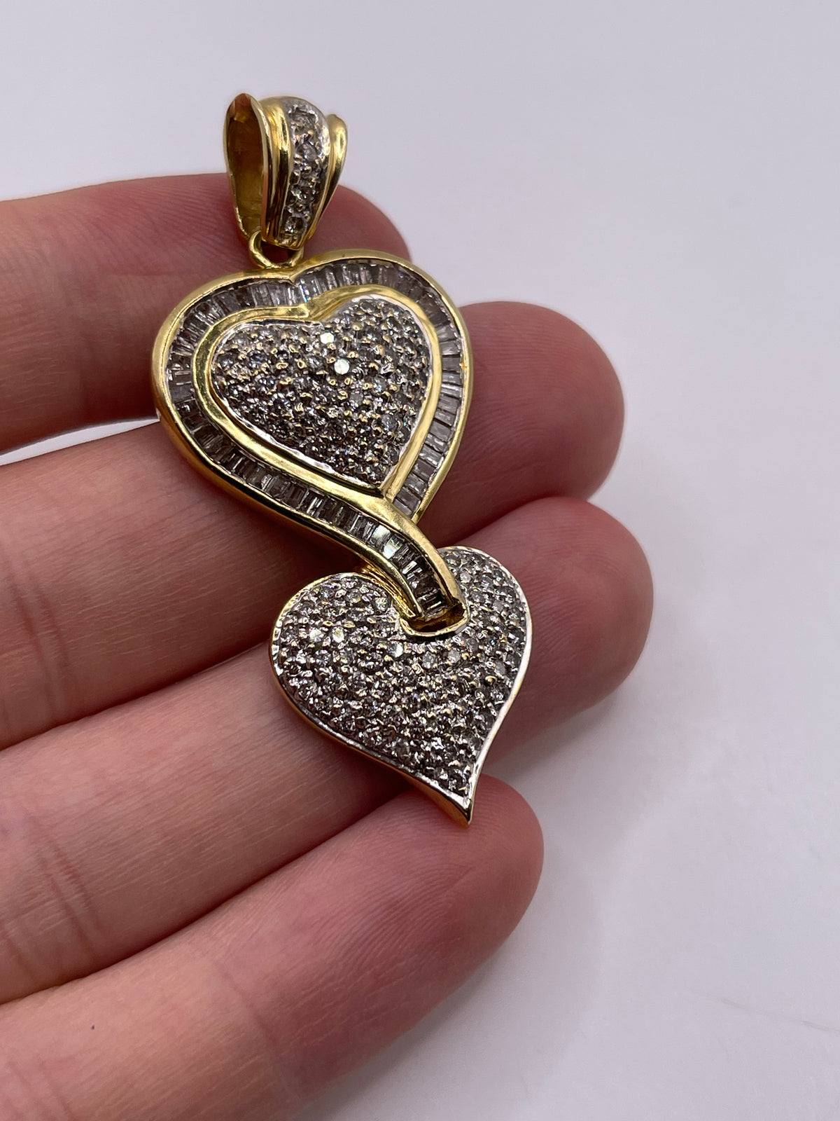 Heavy 18ct gold diamond cluster pendant
