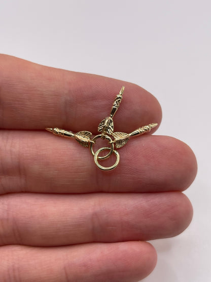9ct gold dart pendant