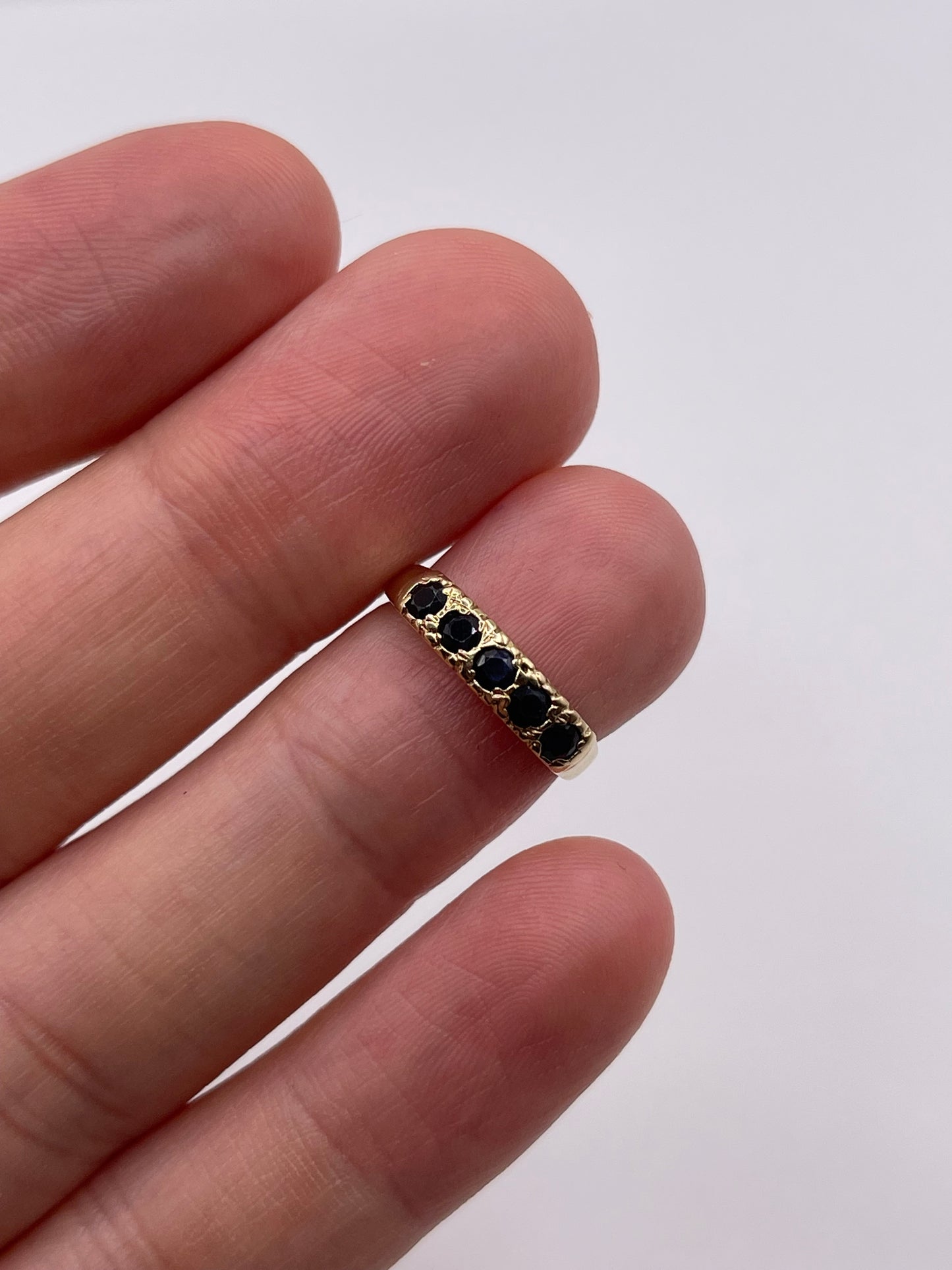 9ct gold sapphire ring