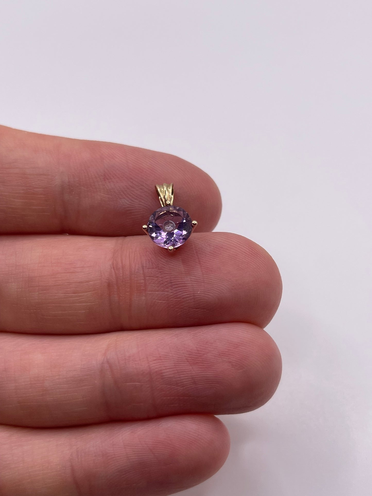 9ct gold amethyst and diamond pendant