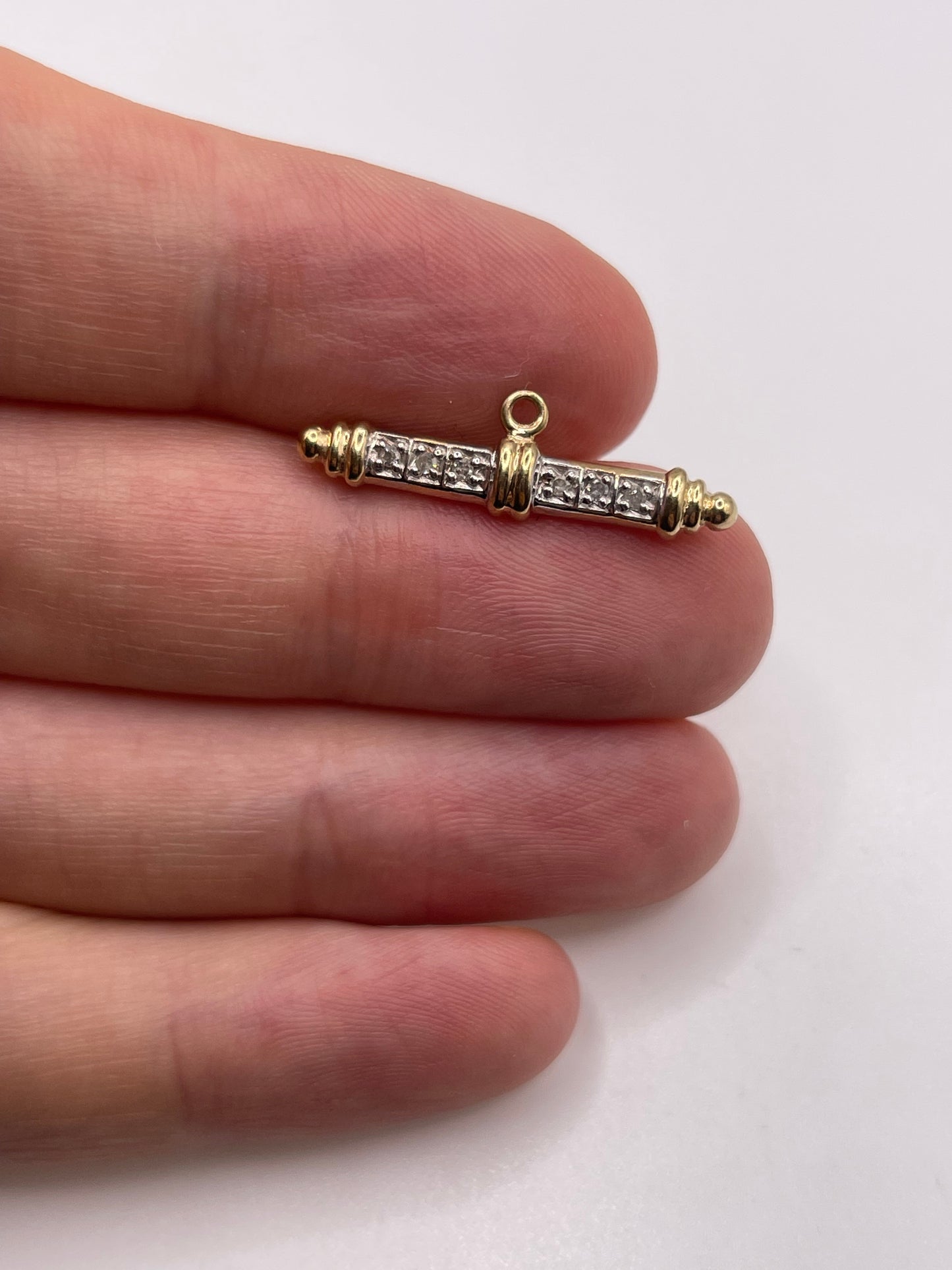9ct gold diamond t bar pendant