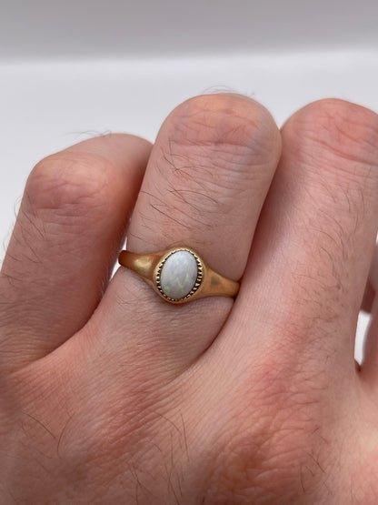 9ct gold opal ring