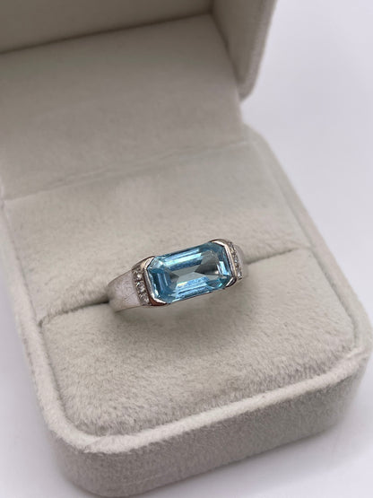 18ct white gold aquamarine and diamond ring