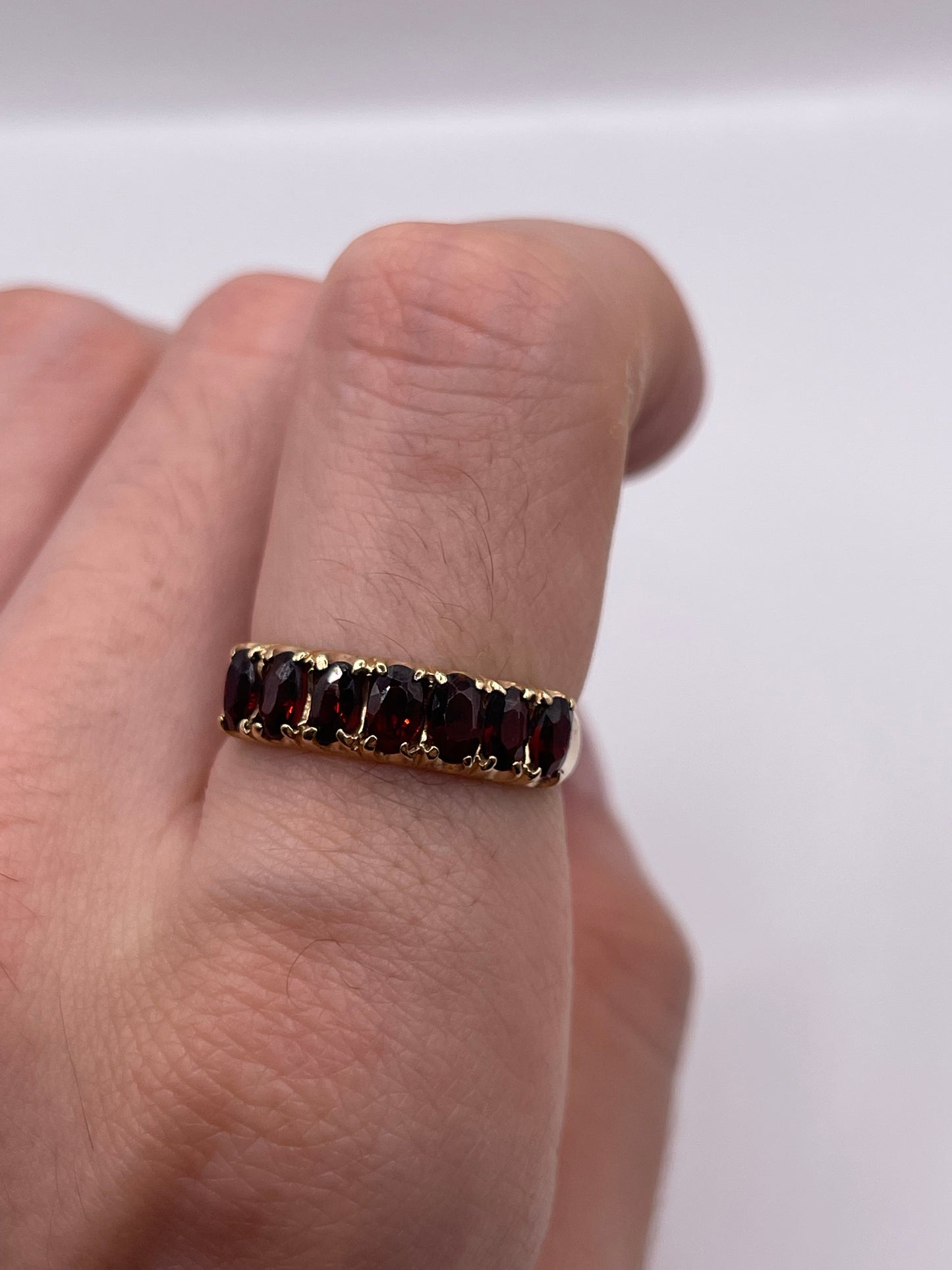 9ct gold garnet ring