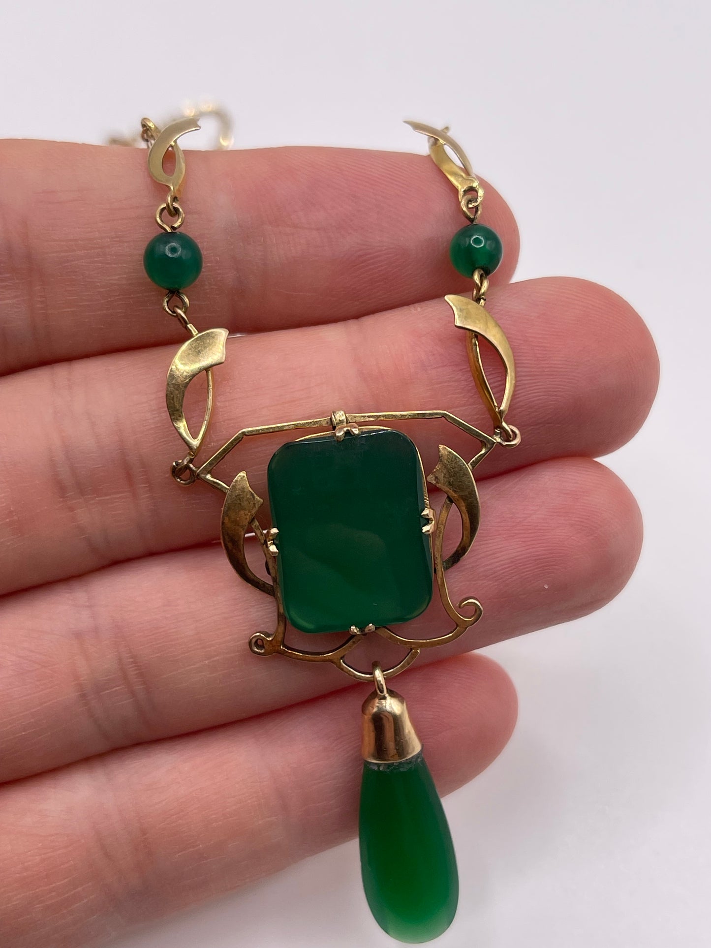 9ct gold chrysoprase necklace