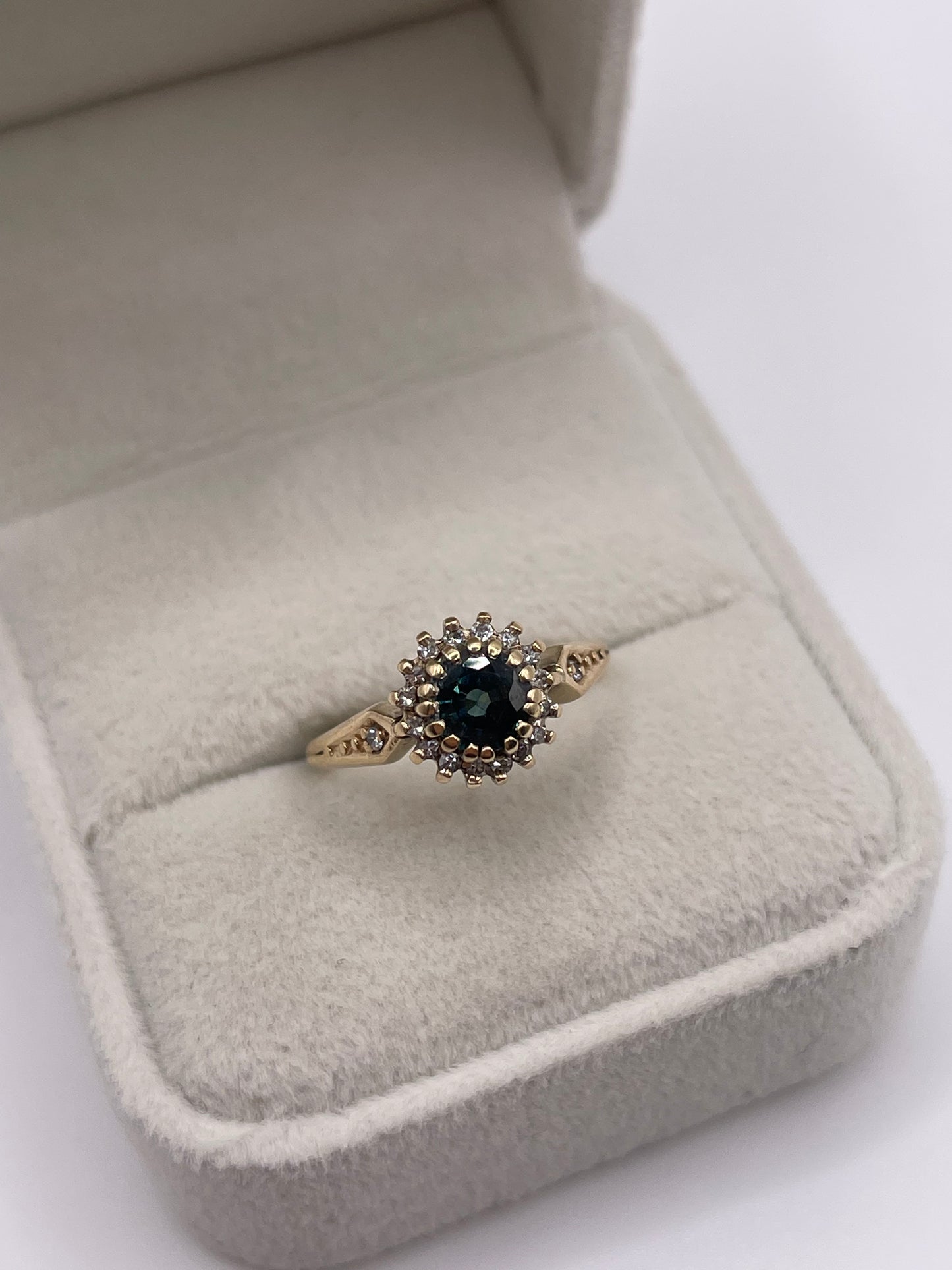 9ct gold sapphire and diamond ring