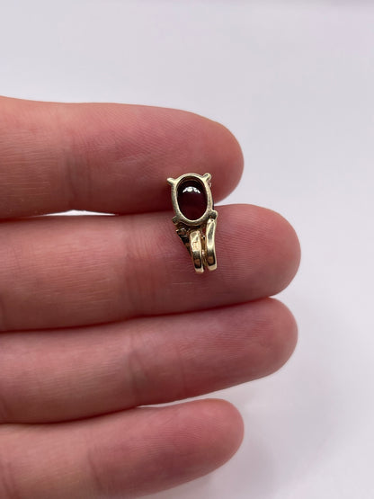 9ct gold cabochon garnet pendant