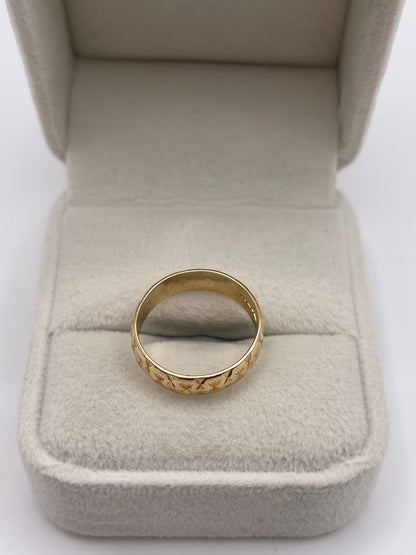9ct gold patterned band